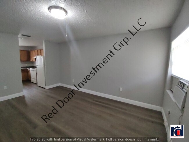 Building Photo - Large 2/1- Minutes from Downtown Leesburg/...