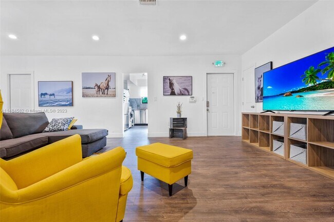 Building Photo - 7548 Adventure Ave