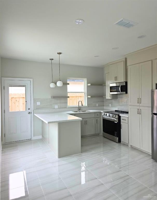 Building Photo - 10 Dragonfly St