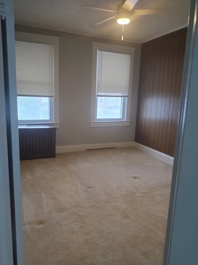 Building Photo - 408 Lyndhurst St
