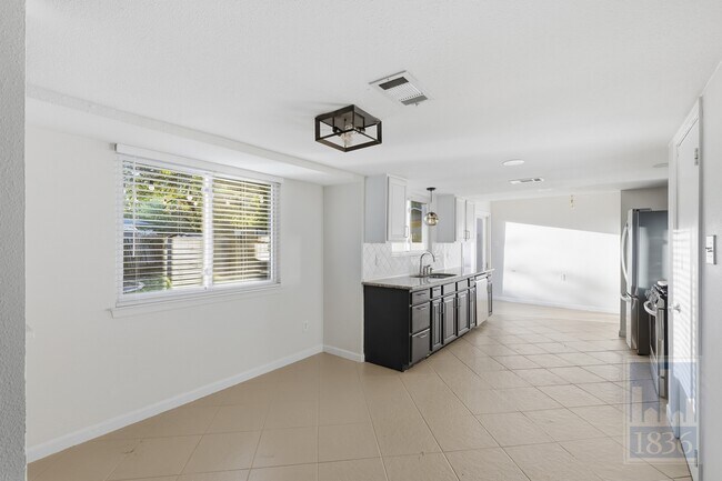 Building Photo - 7508 Elderberry Dr