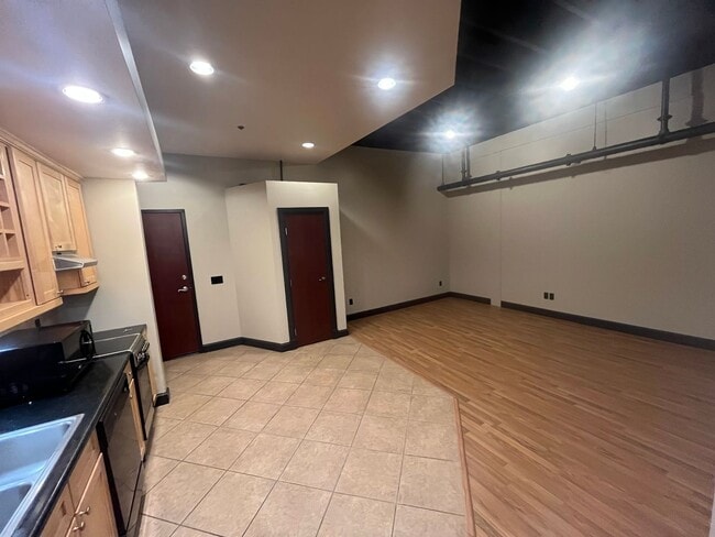 Building Photo - Beautiful Loft in Downtown Springfield