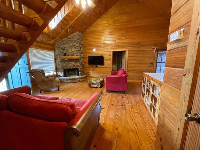Building Photo - Gorgeous 2 Bedroom, 2 1/2 Bath Home  with BONUS room in Sunrise Beach, TX.