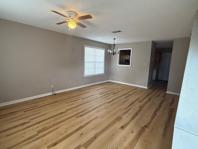 Building Photo - Beautiful 2bedroom, 2bathroom Townhome