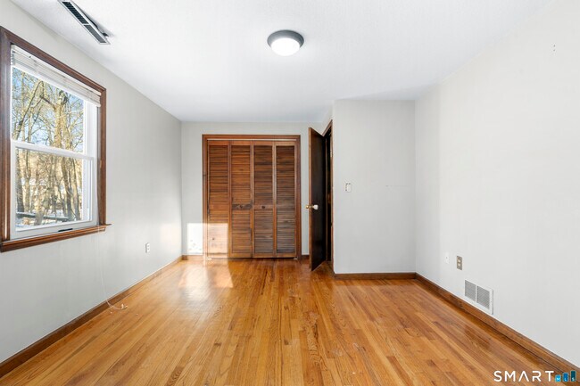 Building Photo - 52 Laura Rd