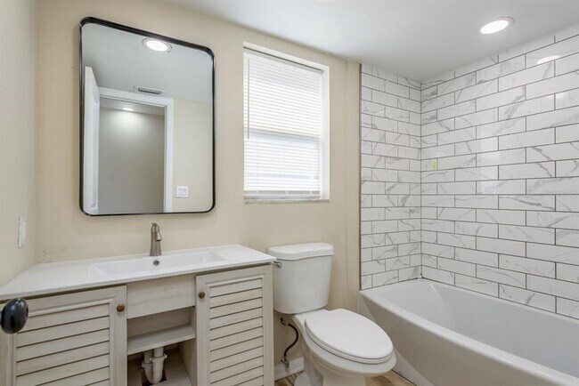 Building Photo - 2977 Palmetto Ct