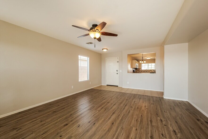 Building Photo - 30831 N Karen Ave