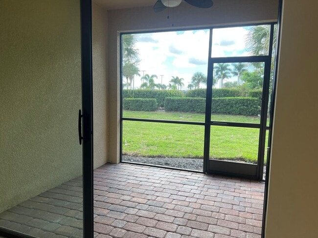 Building Photo - 2 bedroom, 2 bathroom attached villa home ...