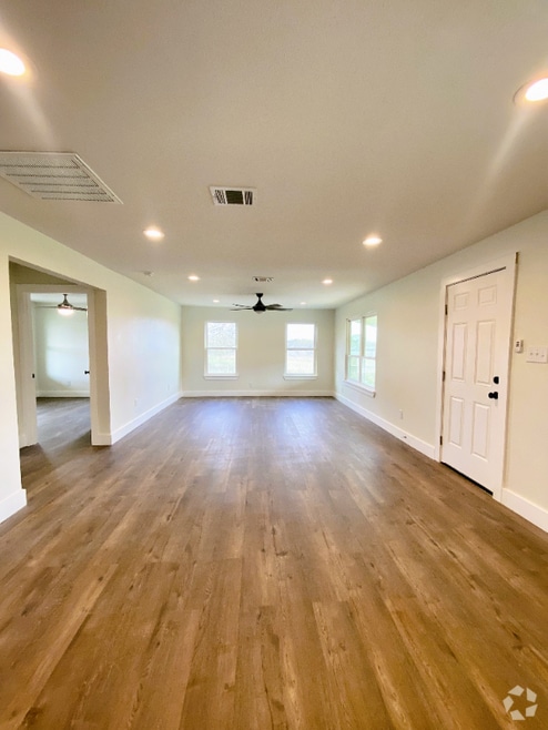 Building Photo - 10888 State Park Rd