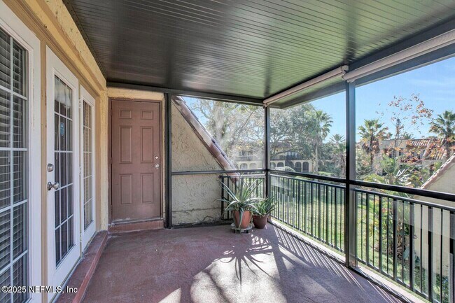 Building Photo - 6646 La Mirada Dr E