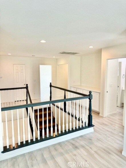 Building Photo - 1562 Cheshire Dr