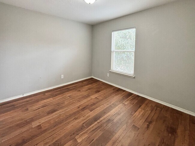 Building Photo - Beautiful 3 Bedroom Home with Loft | 2.5 B...