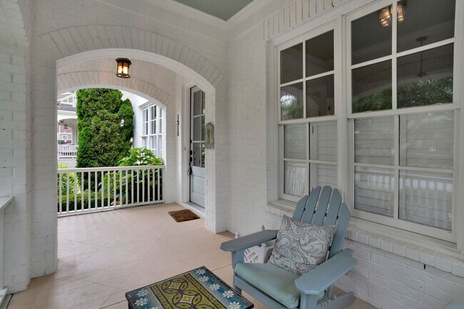 Building Photo - Stunning 4BE/3.5BA home in the very desirable neighborhood, Westhaven!