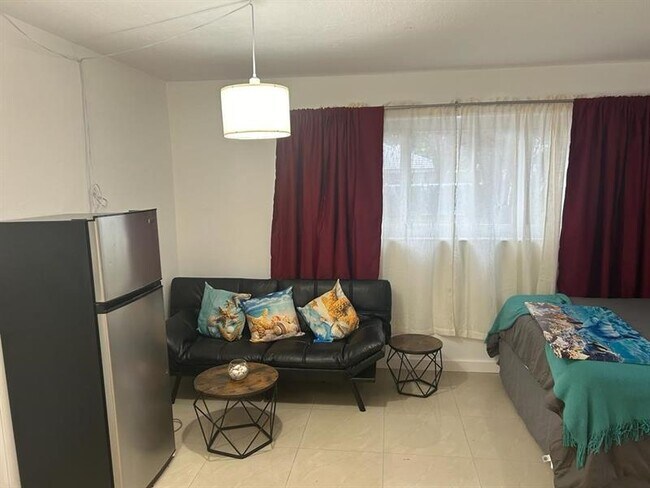 Building Photo - 4213 NE 21st Ave