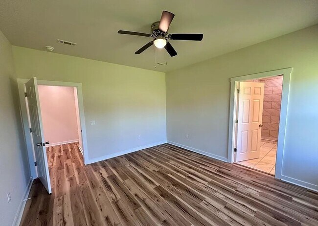 Building Photo - 104 Neenan Dr