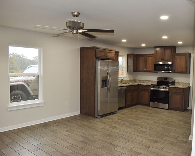 Building Photo - 130 East Ave