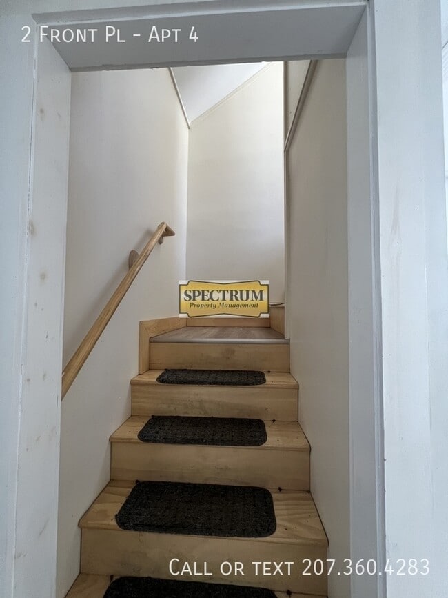 Building Photo - 2 Front Pl