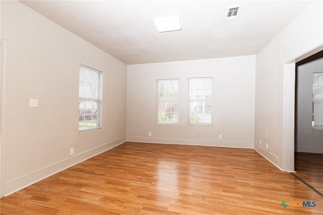 Building Photo - 905 N 9th St