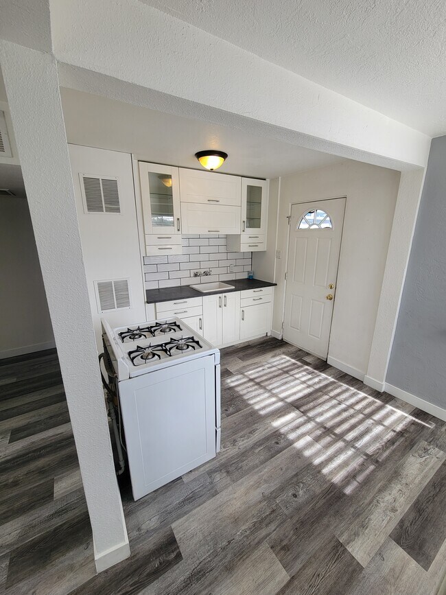 Building Photo - 1920 E Fairmount Ave