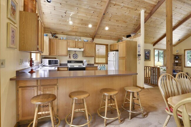 Building Photo - LEASE PENDING- Woodacre Ski Lease