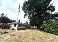 Building Photo - Rambler with Basement