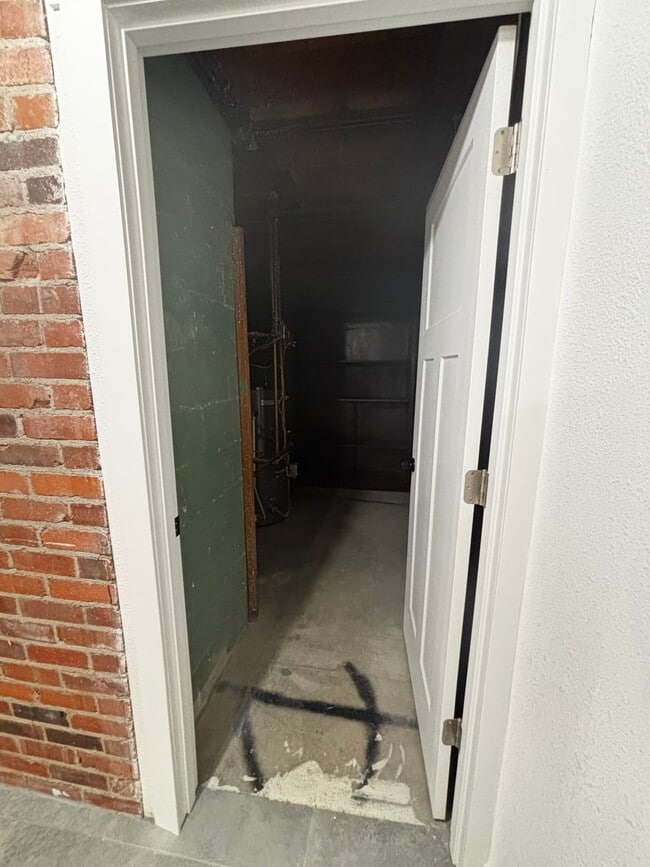 Building Photo - 1730 Converse Ave