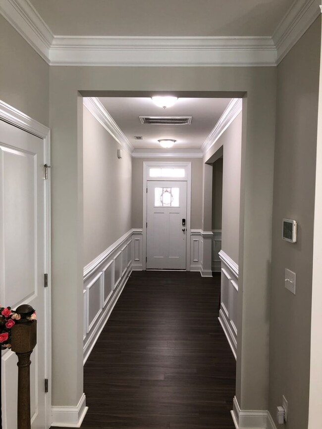 Building Photo - Lake Front Community 4 bed, 3 bath