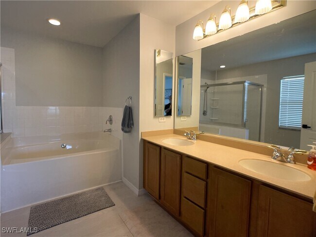 Building Photo - 1224 SW 31st Terrace