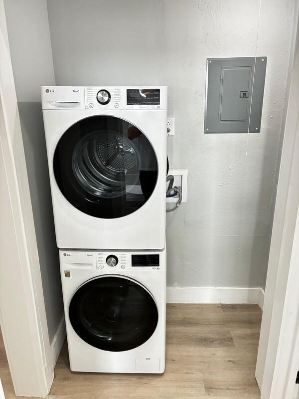 Building Photo - 2738 Riverside Ave