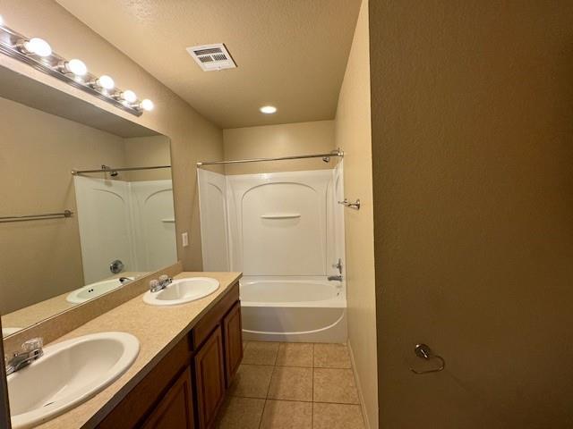 Building Photo - 3629 Vanguard Dr