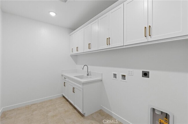 Building Photo - 11647 Saddleback Dr