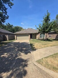Building Photo - 1359 Cleardale Dr