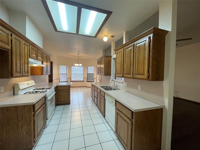 Building Photo - 621 Gyrfalcon Dr