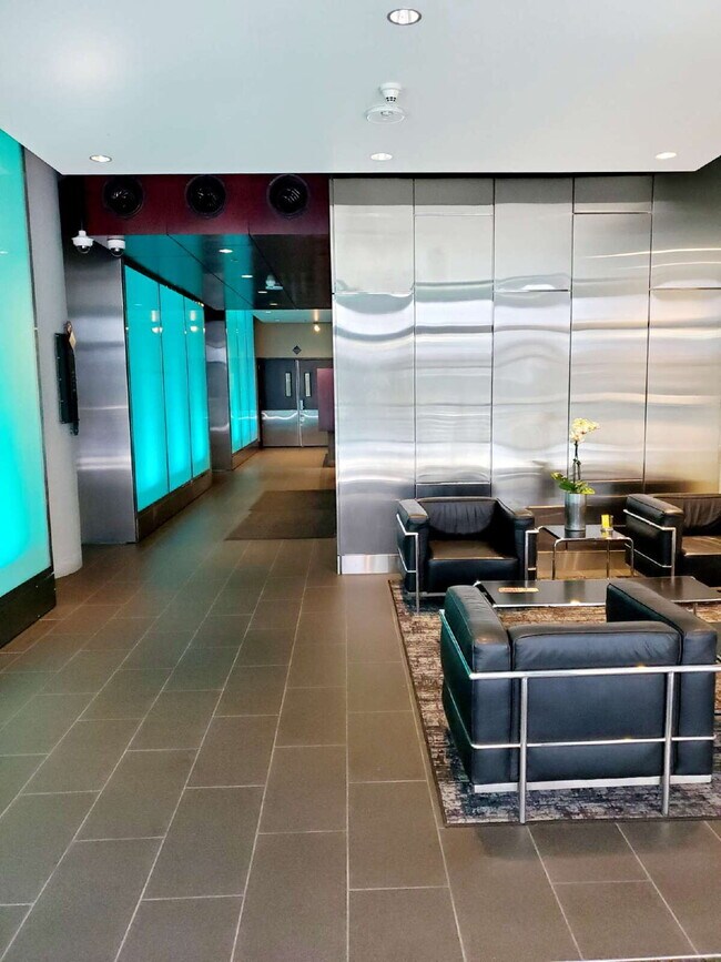 Building Photo - 1400 NW Irving St