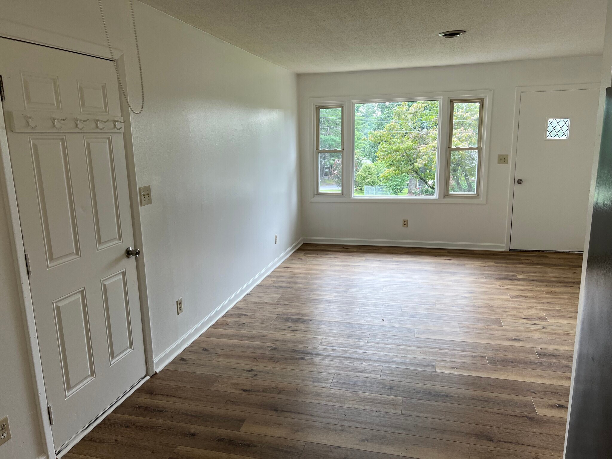 Building Photo - 112 Evergreen Rd