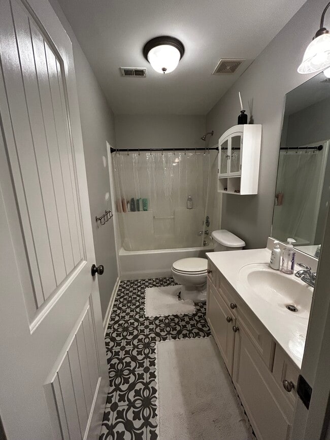 Building Photo - 4300 Ashwood Cove