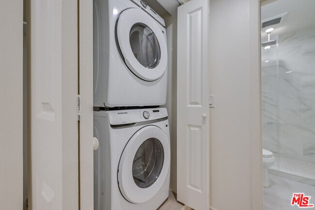 Building Photo - 8710 Chalmers Dr