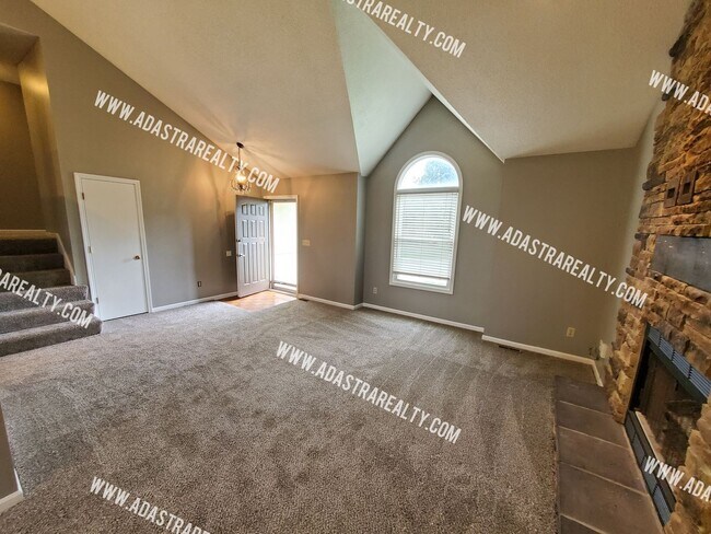 Building Photo - Gorgeous Shawnee Mission NW Home-Coming SO...