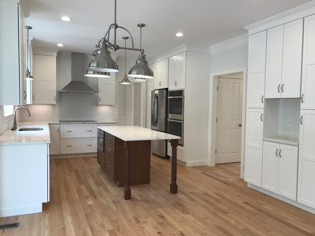 Building Photo - 53 Wellesley Rd Ext