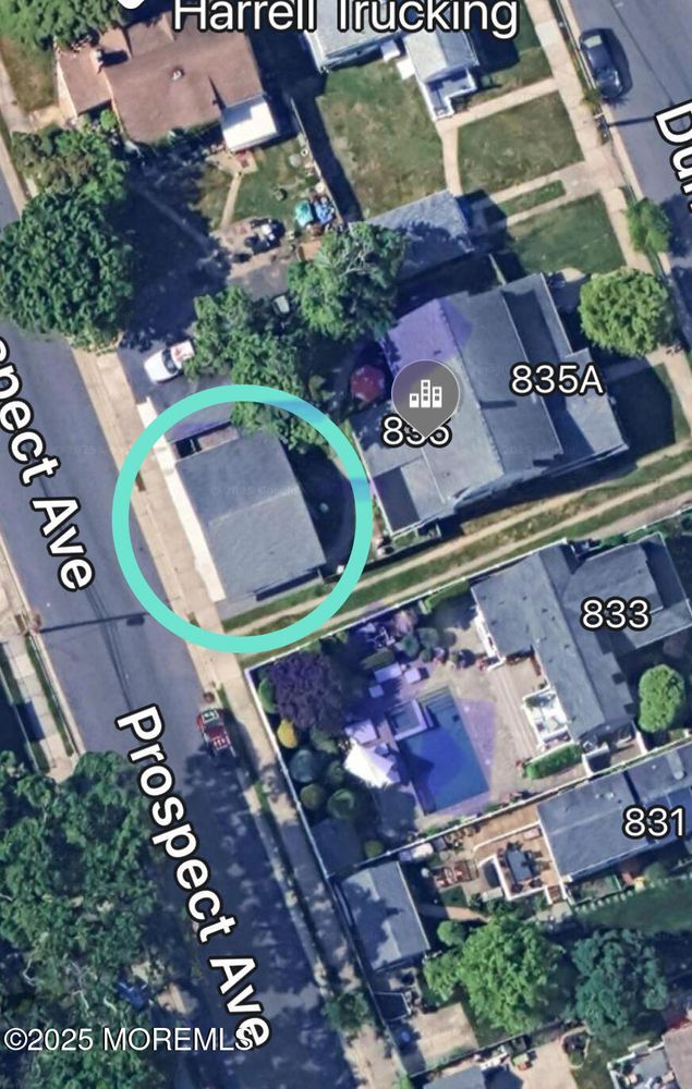 Building Photo - 835 Dunlewy St
