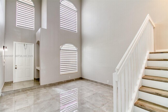 Building Photo - 3810 SW 51st St