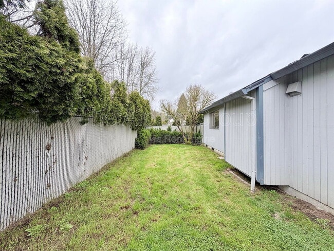 Building Photo - 8991 SW Herb Way