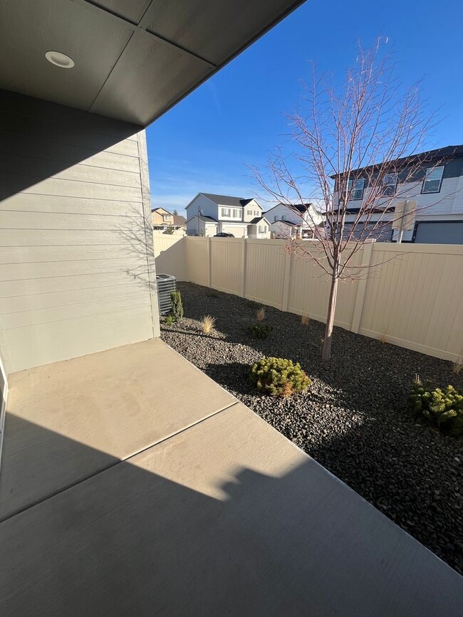Building Photo - BRAND NEW 3 Bed 2.5 Bath Townhome