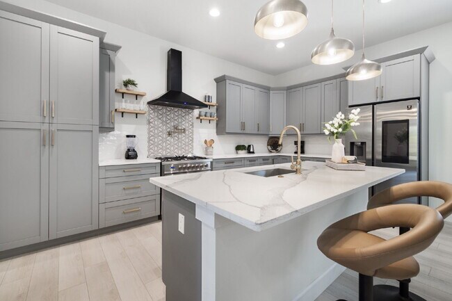 Building Photo - Beautiful Townhouse in Seminole Heights