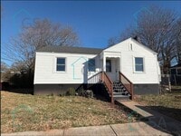 Building Photo - 3 Bedroom 2 Bathroom