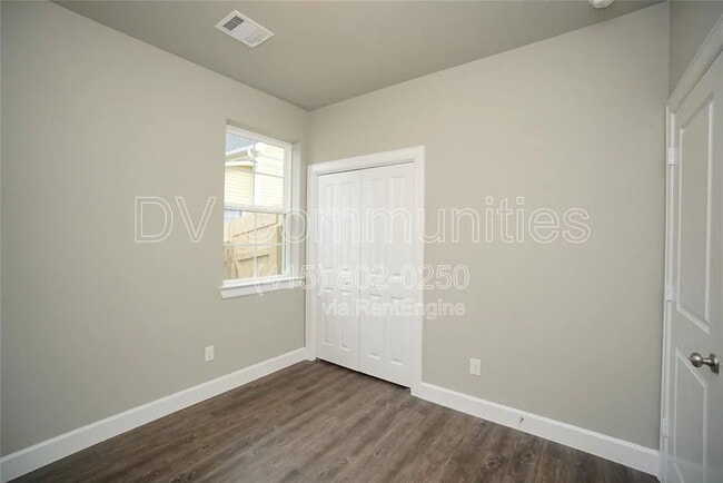 Building Photo - "Charming 3-Bedroom Home in Rosenberg with 2 Full Baths and 1,400 Sq Ft of Comfortable Living Spa...