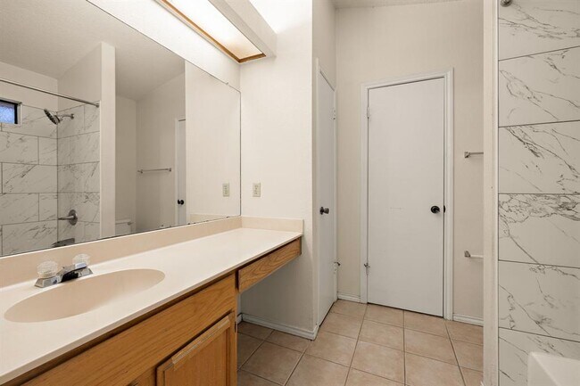 Building Photo - 1604 Texas Oak Way