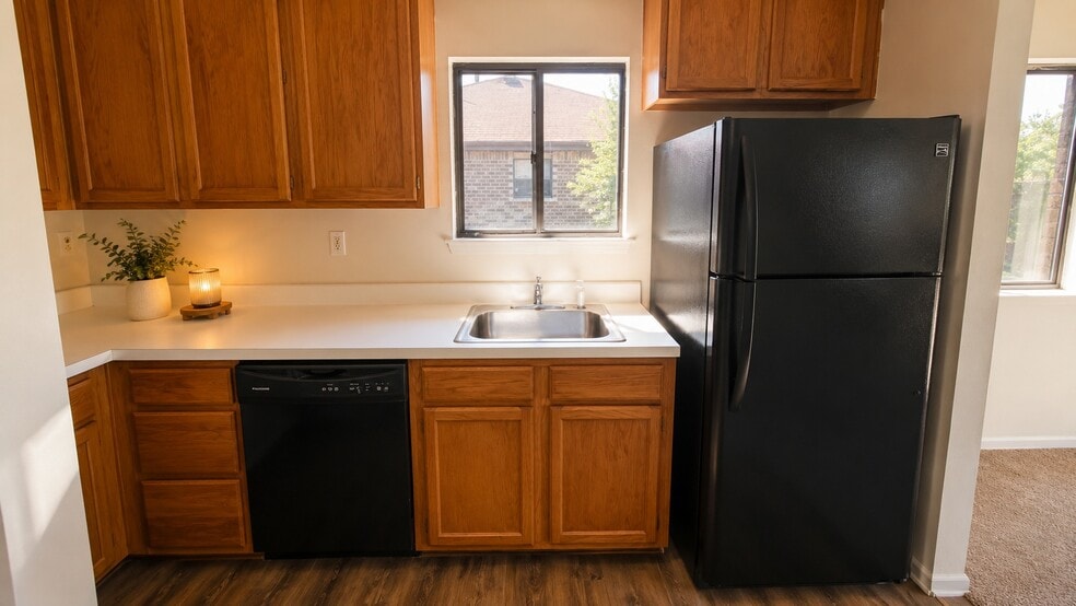 EAT IN KITCHEN - 4116 Birchwood Ct