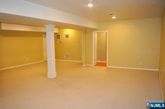 Building Photo - 124 White Pine Ct