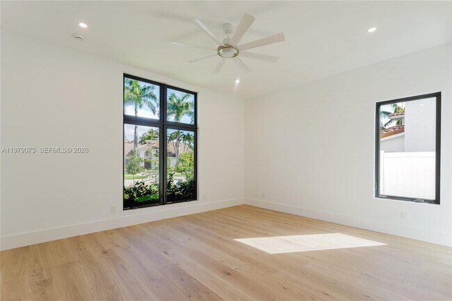 Building Photo - 464 NE 6th St